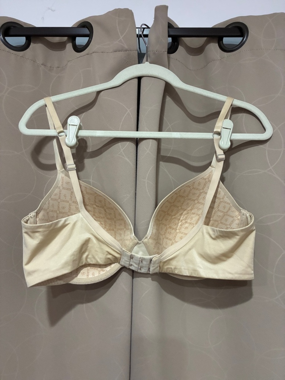 Victoria Secret Biofit Padded Everyday T-Shirt Bra in Light Beige - Picture 2 of 3
